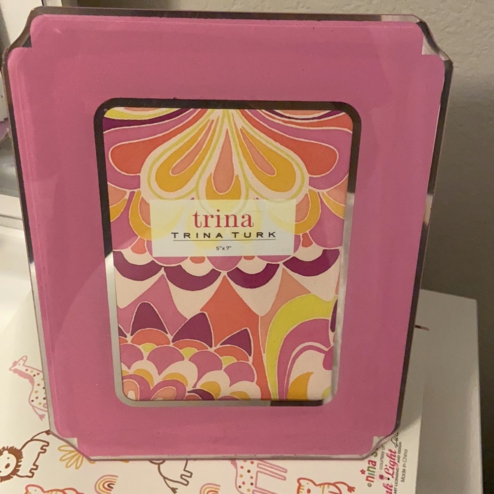 TRINA TURK Pink Trim Scalloped photo Frame 5" X 7"